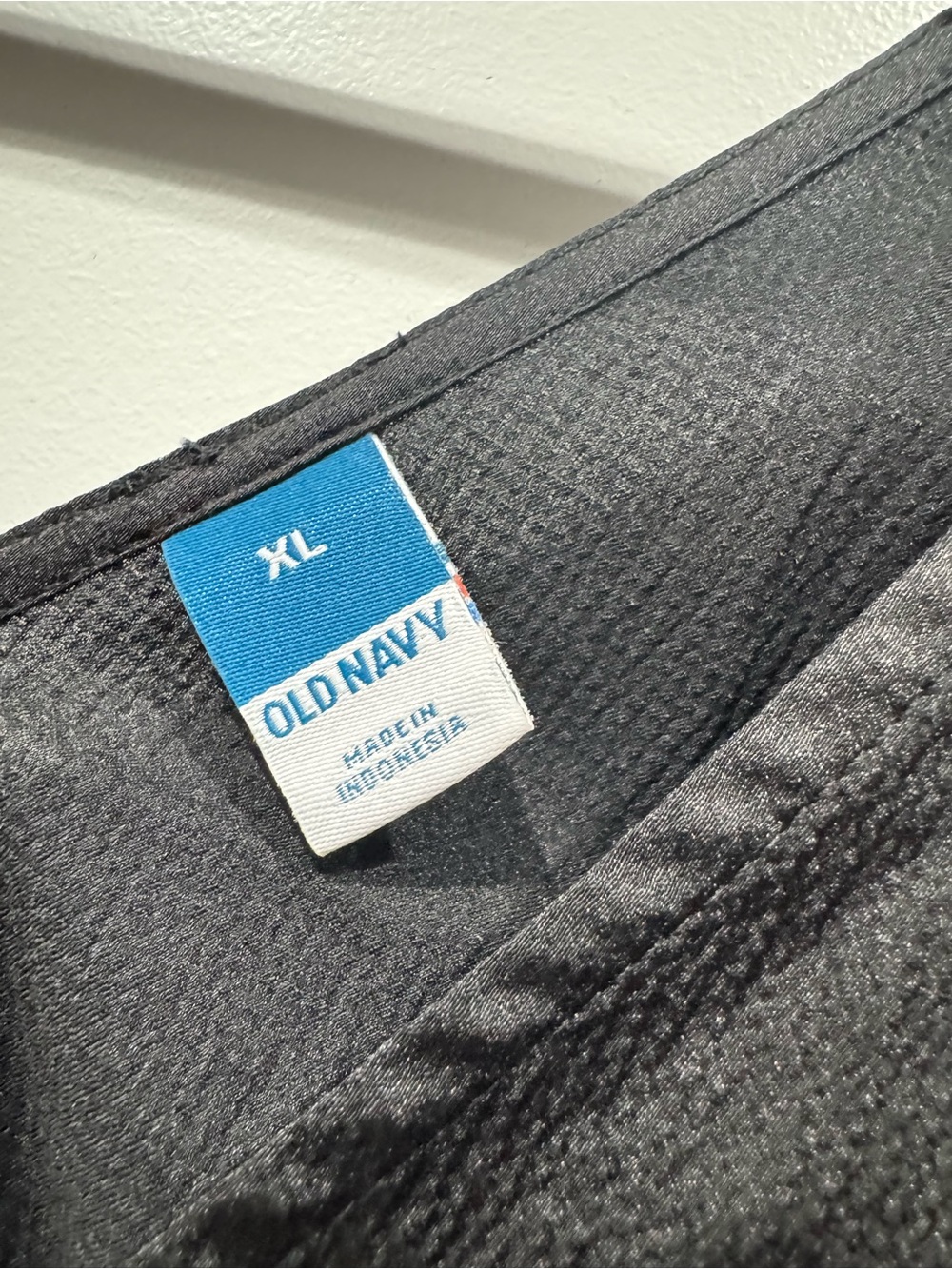 Old Navy Black V-Neck Sleeveless Camisole - Picture 3 of 3